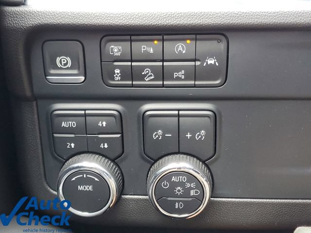 Used 2025 Chevrolet Tahoe Z71 AWD/4WD image 28