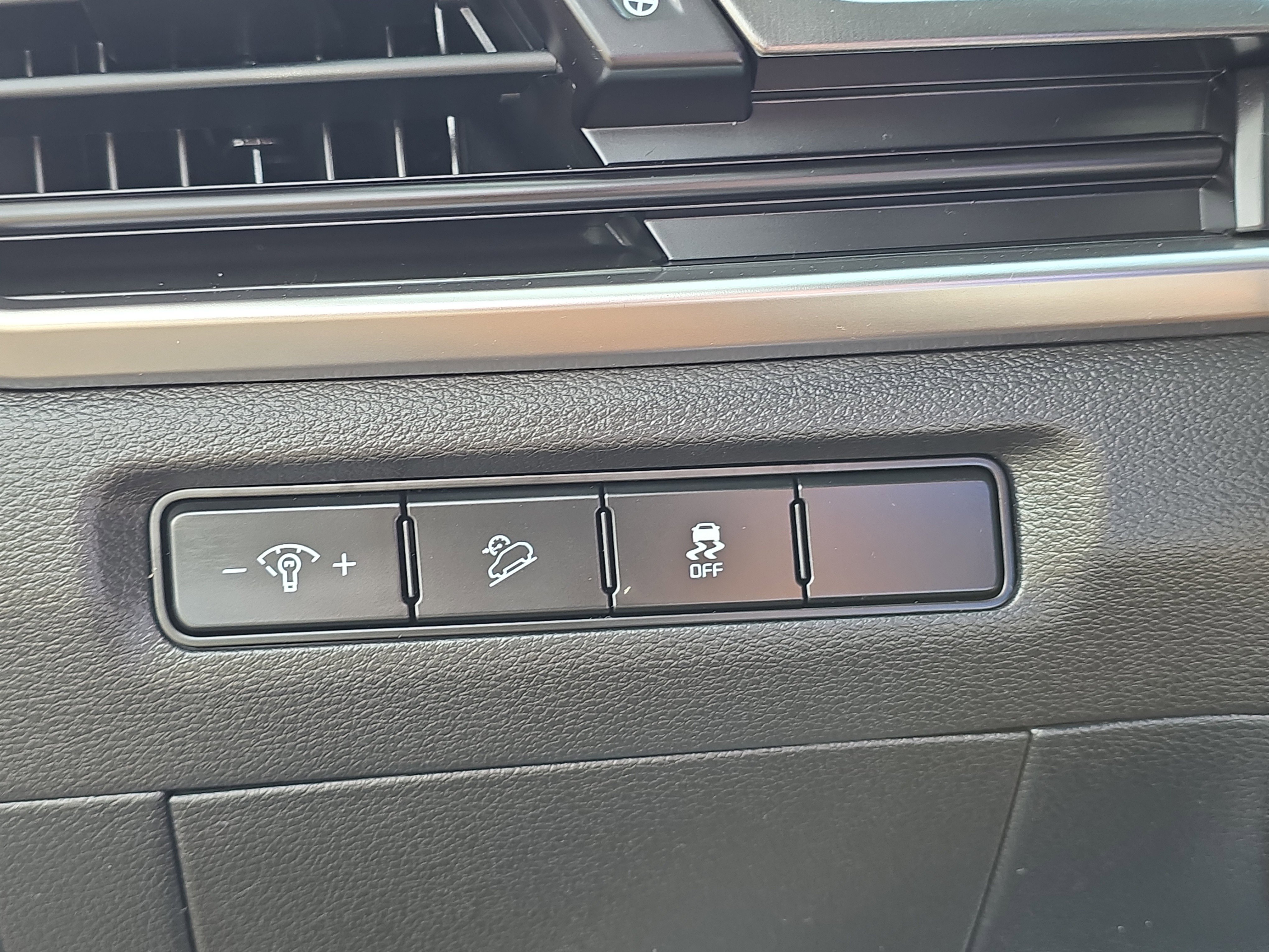 Certified 2025 Kia Telluride LX image 31