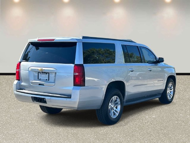 Used 2016 Chevrolet Suburban LT RWD image 5
