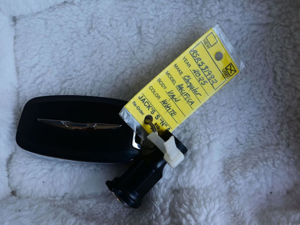 Used 2025 Chrysler Pacifica Select image 22