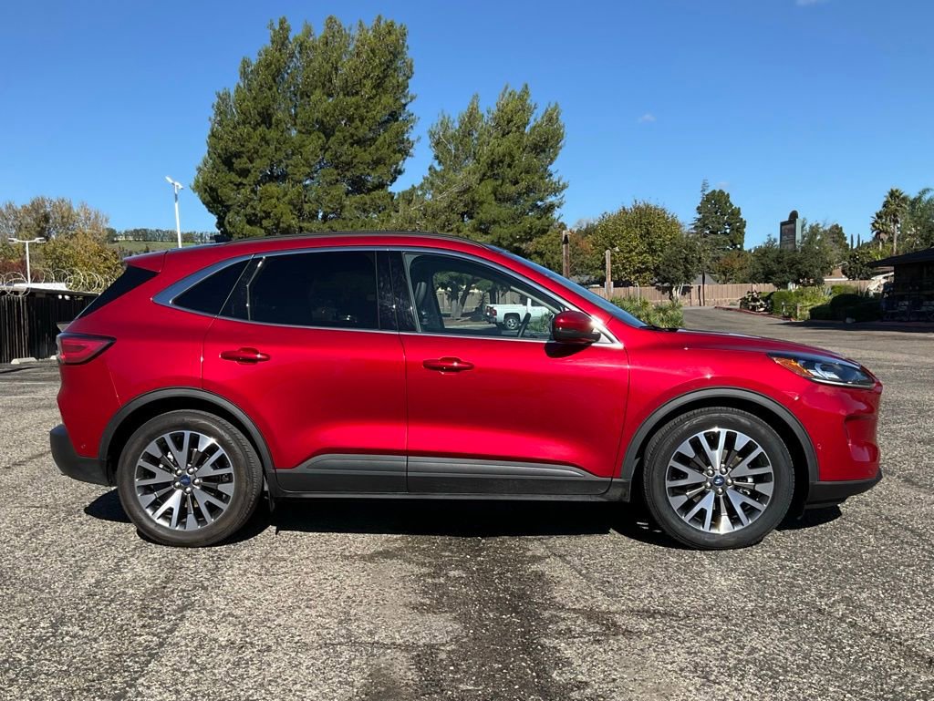 Used 2020 Ford Escape Titanium image 7