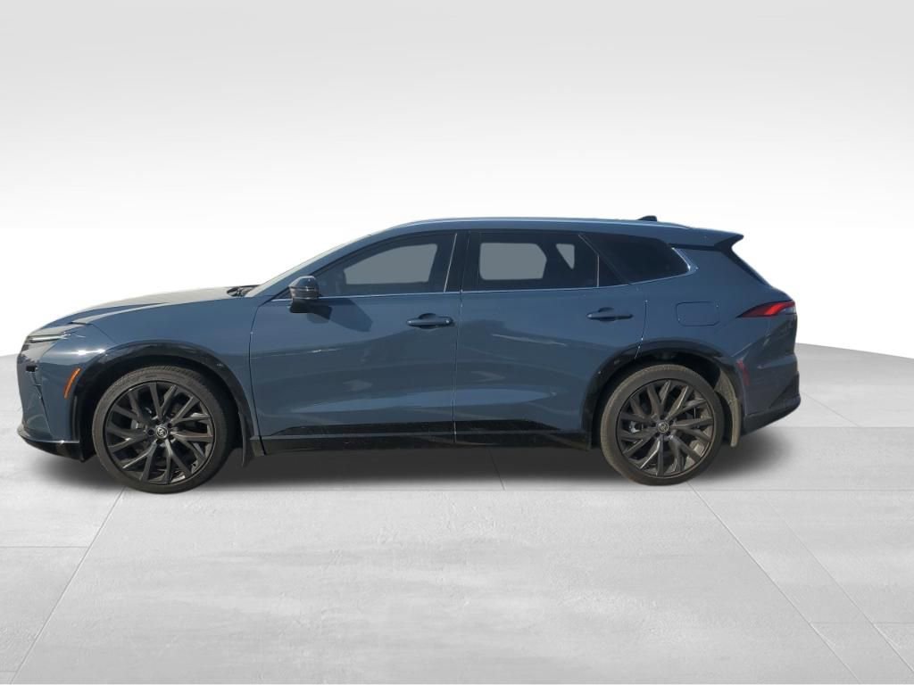 Used 2025 Toyota Crown Signia w/ Advanced Technology Package image 2