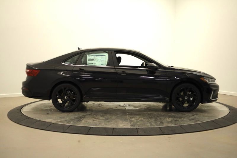 New 2026 Volkswagen Jetta SE image 2