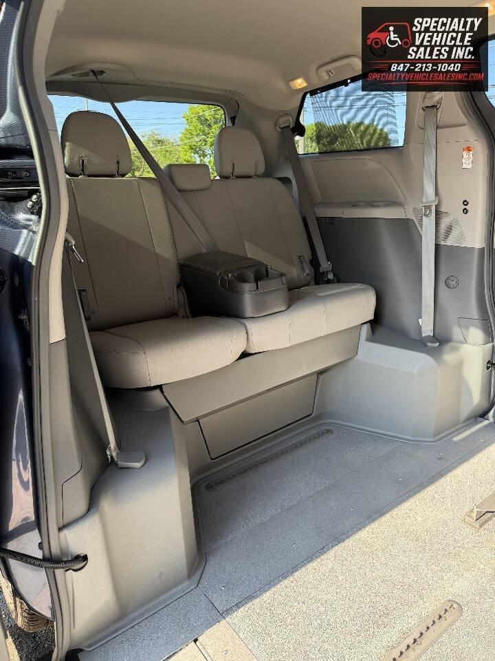 Used 2016 Toyota Sienna XLE FWD image 18