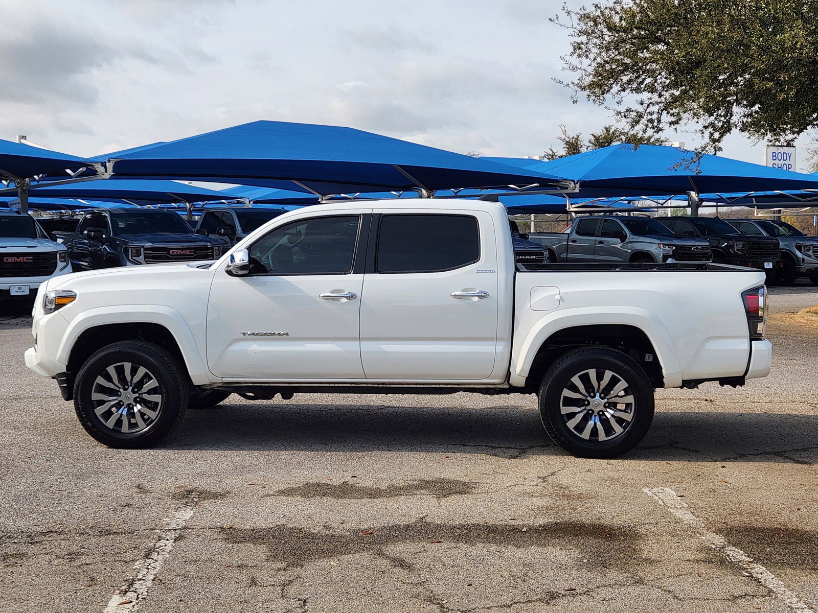 Used 2023 Toyota Tacoma Limited AWD/4WD image 3