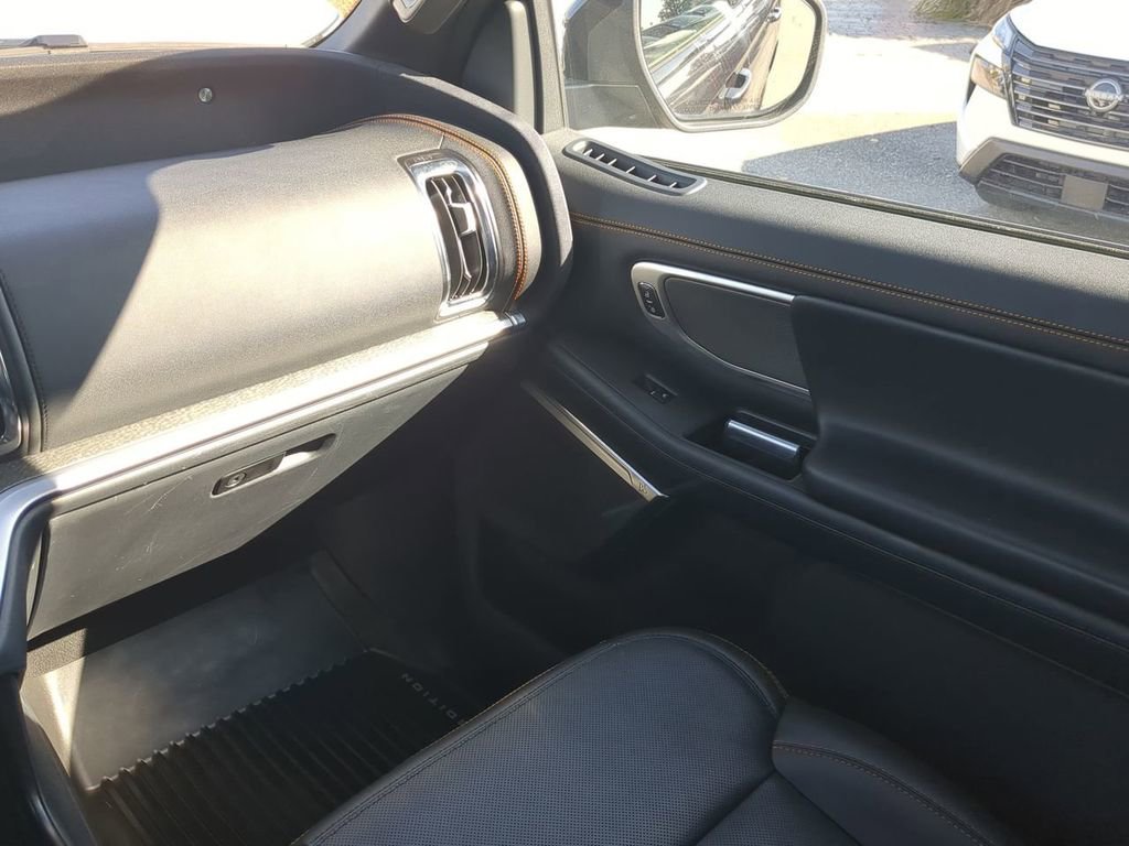 Used 2025 Ford Expedition Tremor AWD/4WD image 15