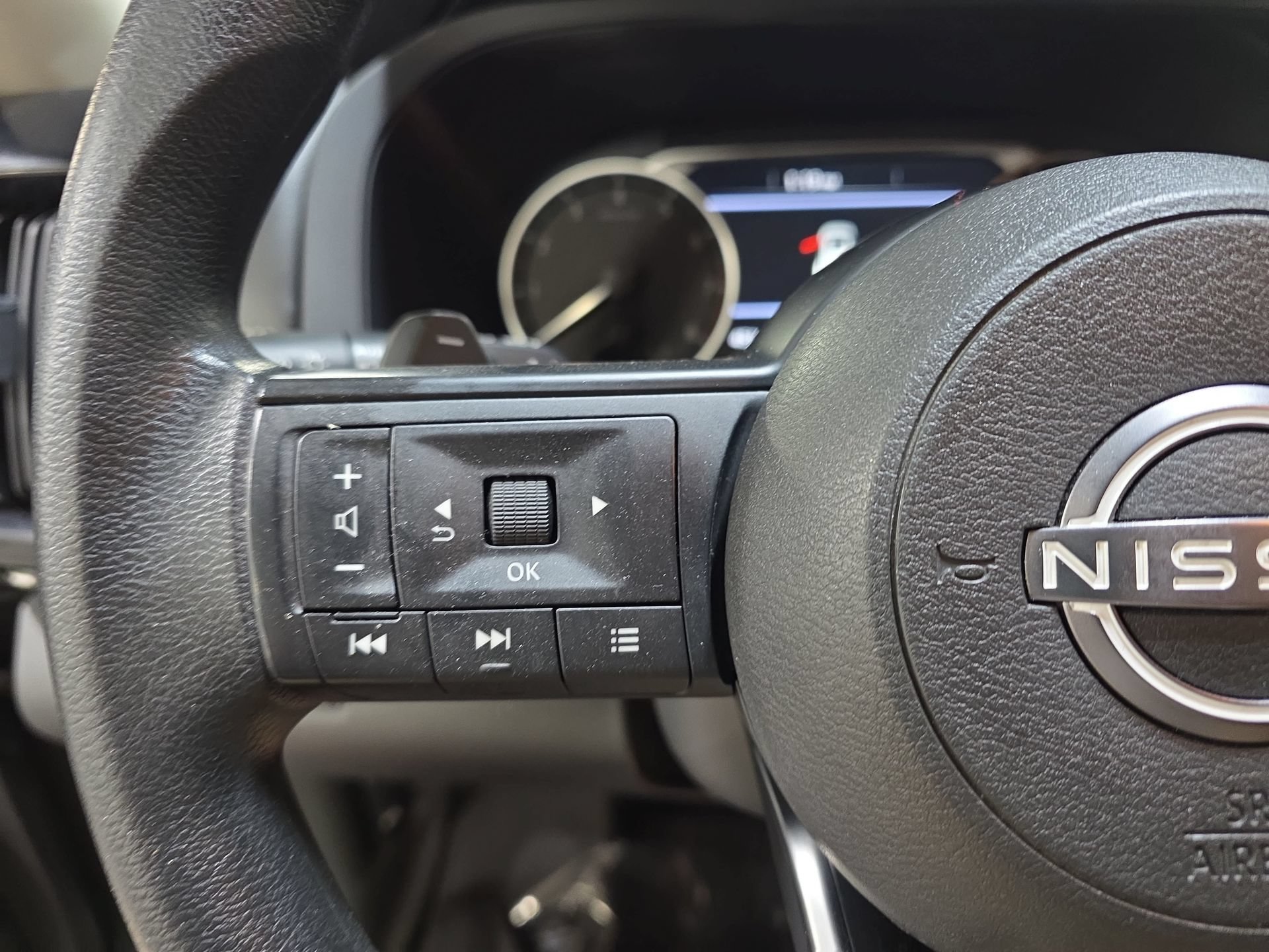 Used 2023 Nissan Pathfinder S AWD/4WD image 16