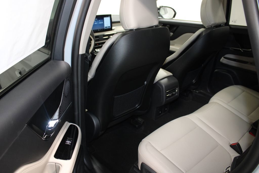 New 2026 Lincoln Corsair Premiere image 27