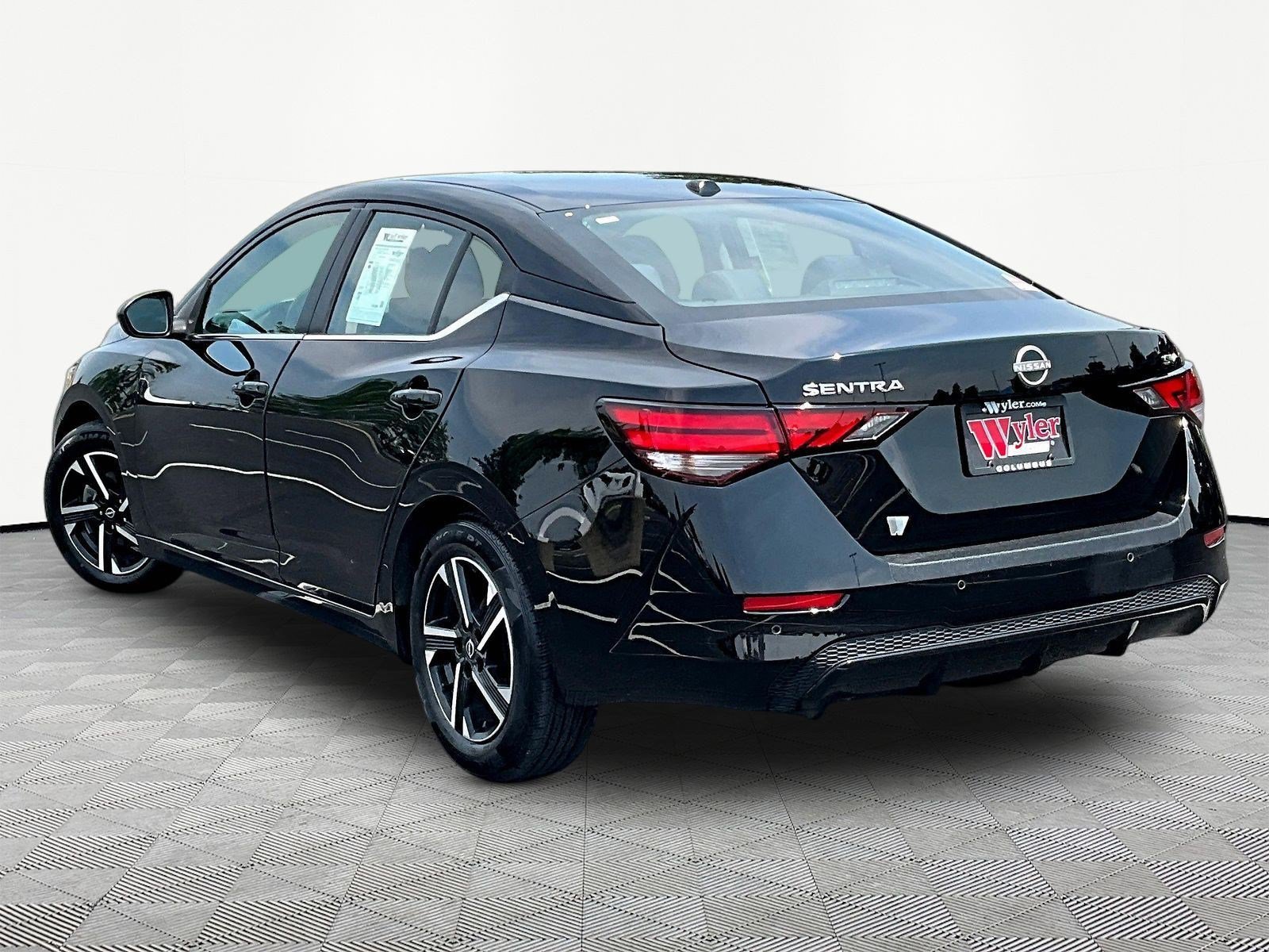 Used 2024 Nissan Sentra SV FWD image 3