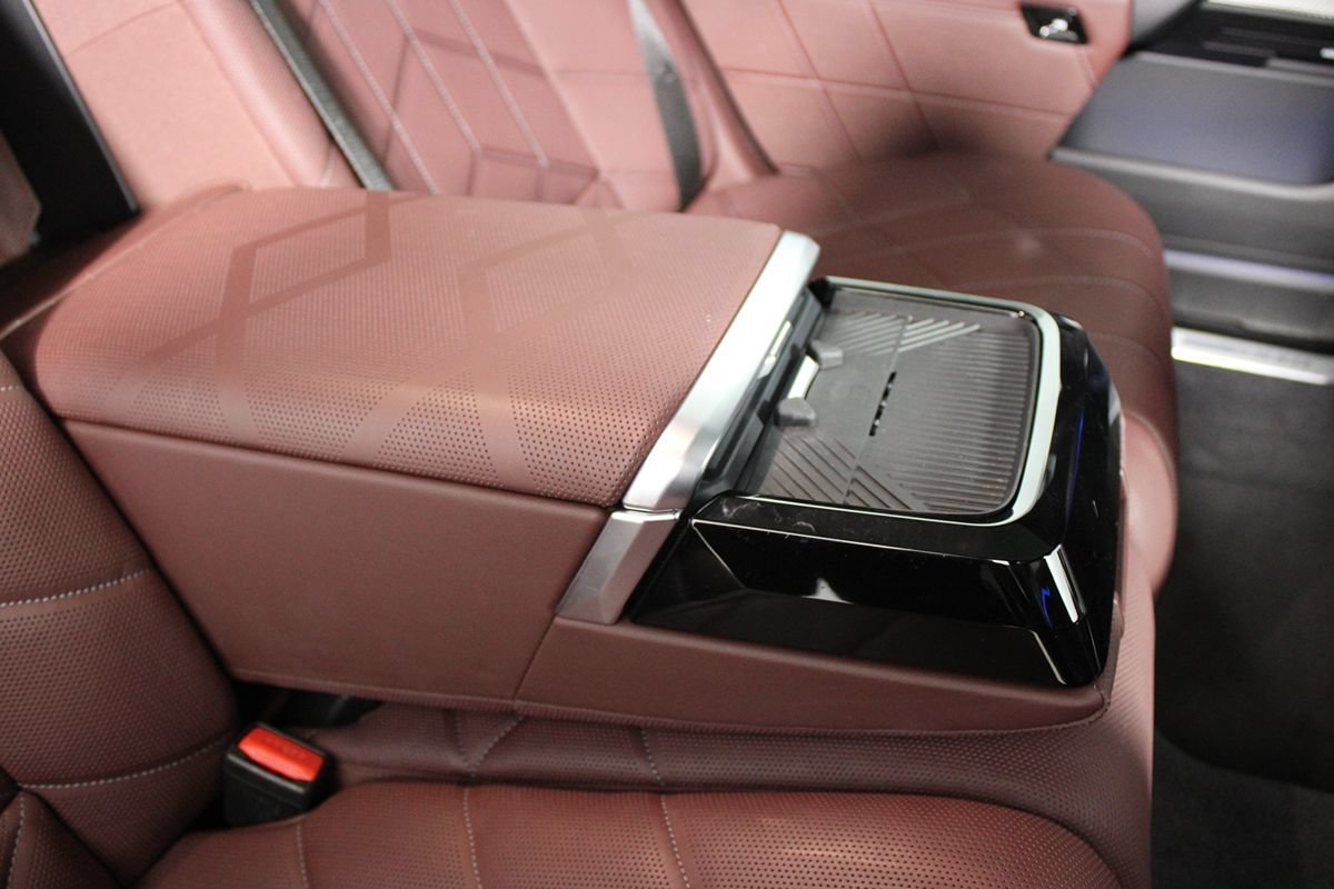 Used 2024 BMW i7 xDrive60 AWD/4WD image 33