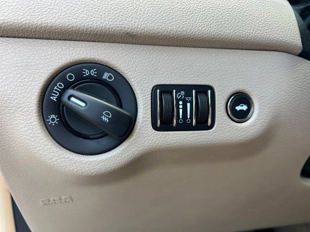 Used 2012 Chrysler 300 Limited RWD image 10