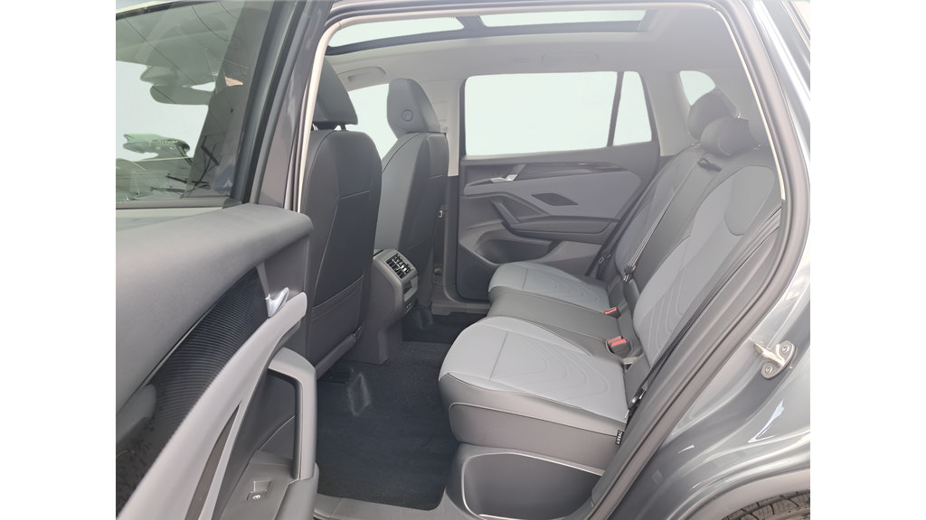 New 2026 Volkswagen Tiguan SE AWD/4WD image 10