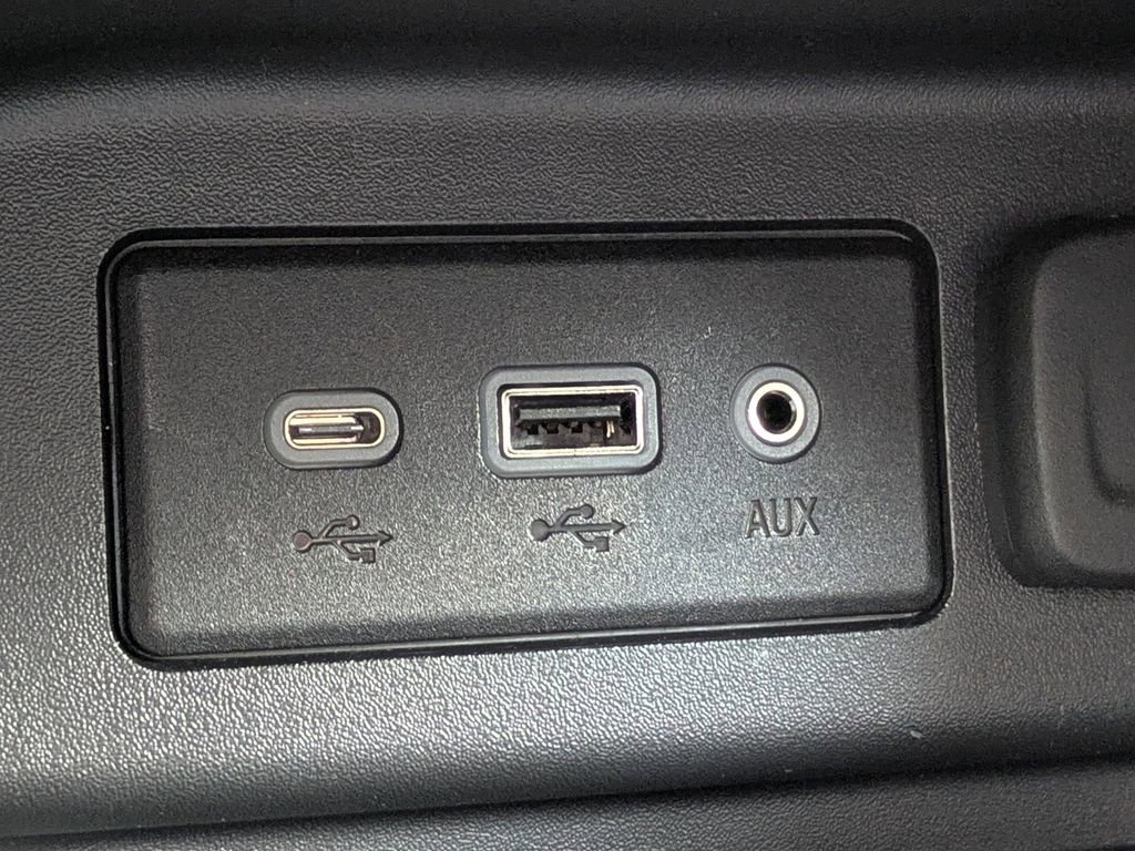 Used 2021 Chevrolet Equinox LT image 24