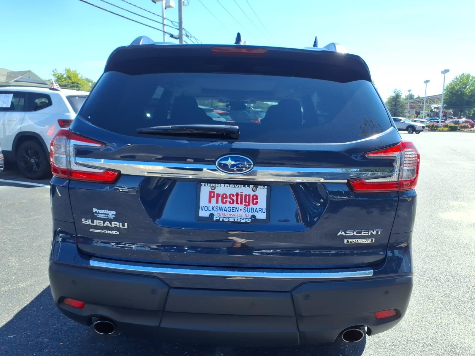 Used 2023 Subaru Ascent Touring AWD/4WD image 3