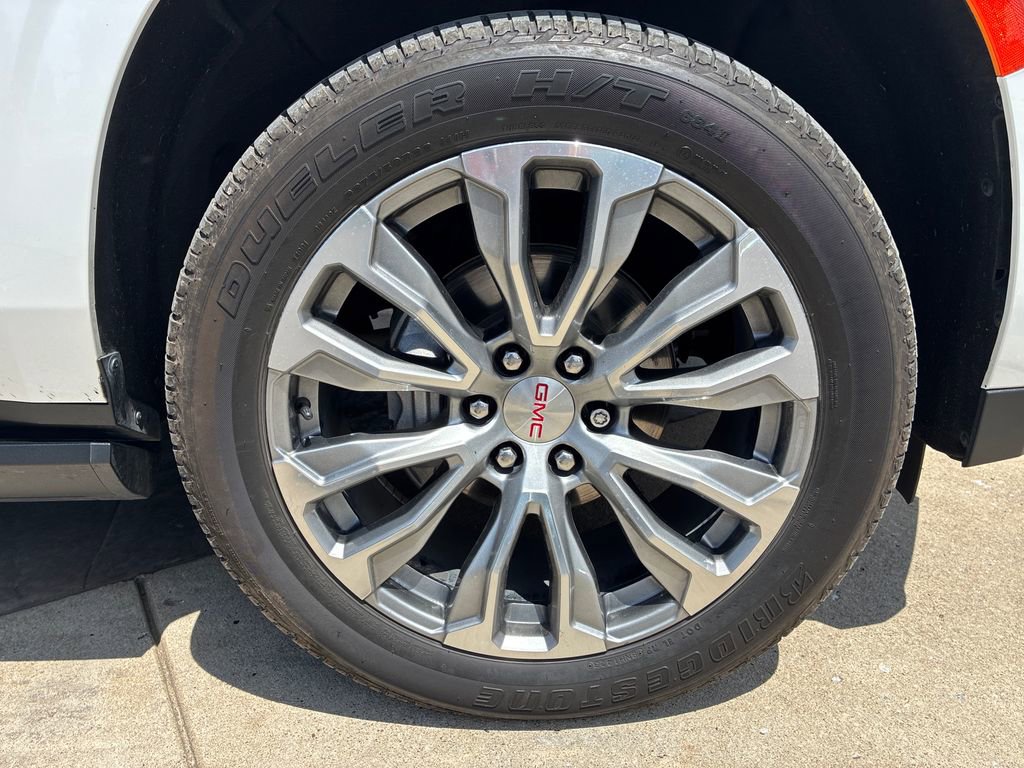Used 2021 GMC Yukon Denali w/ Denali Premium Package AWD/4WD image 12