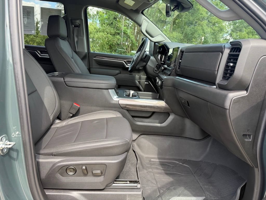 Used 2026 Chevrolet Silverado 2500 LTZ w/ LTZ Premium Package AWD/4WD image 27