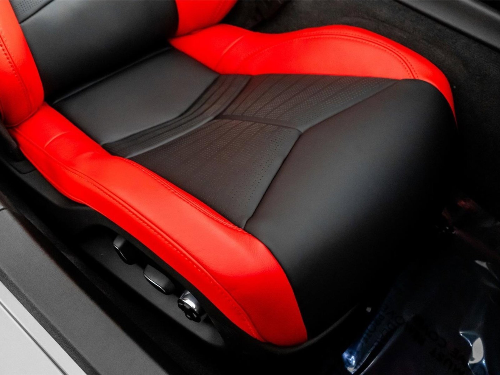 Used 2023 Chevrolet Corvette Z06 w/ Z07 Performance Package RWD image 30