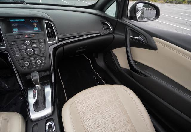 Used 2017 Buick Cascada Premium image 27
