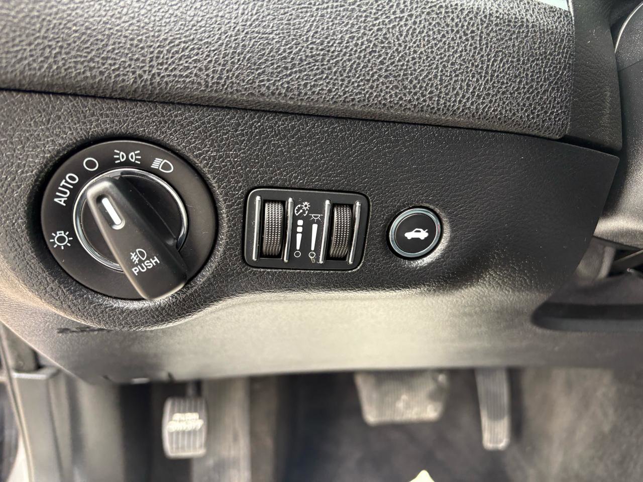 Used 2016 Chrysler 300 Limited w/ Driver Convenience Group image 29