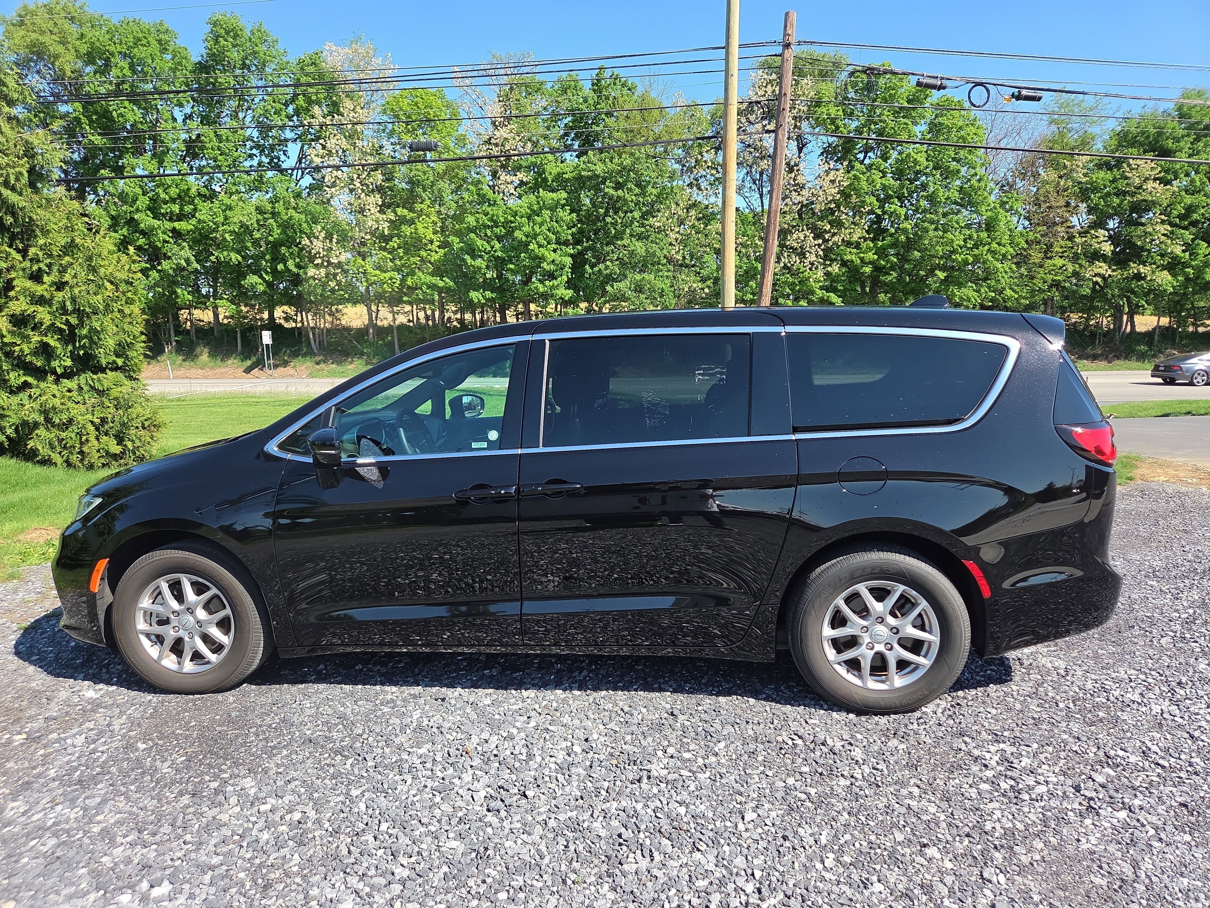 Used 2025 Chrysler Pacifica Select FWD image 12