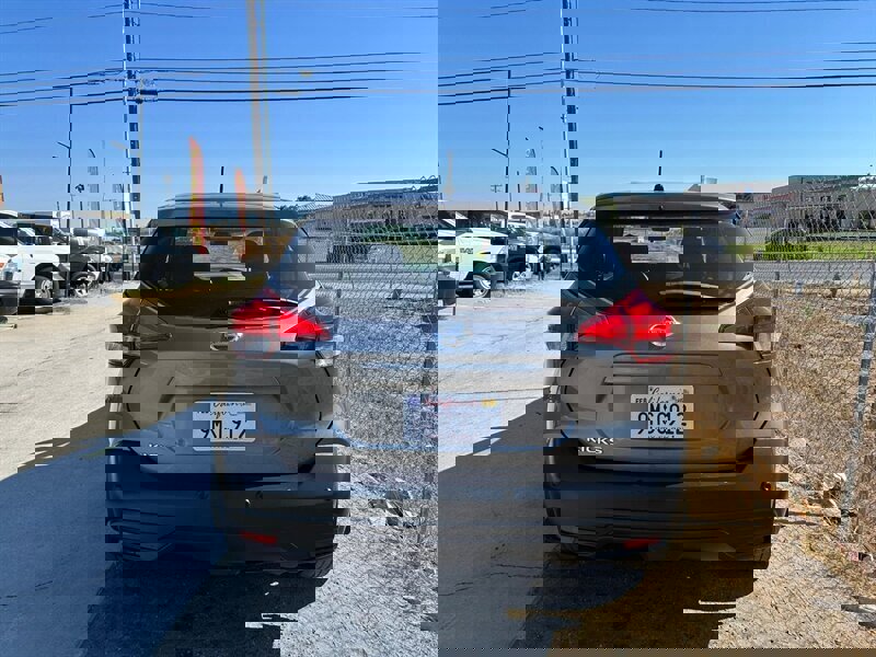 Used 2020 Nissan Kicks S image 29