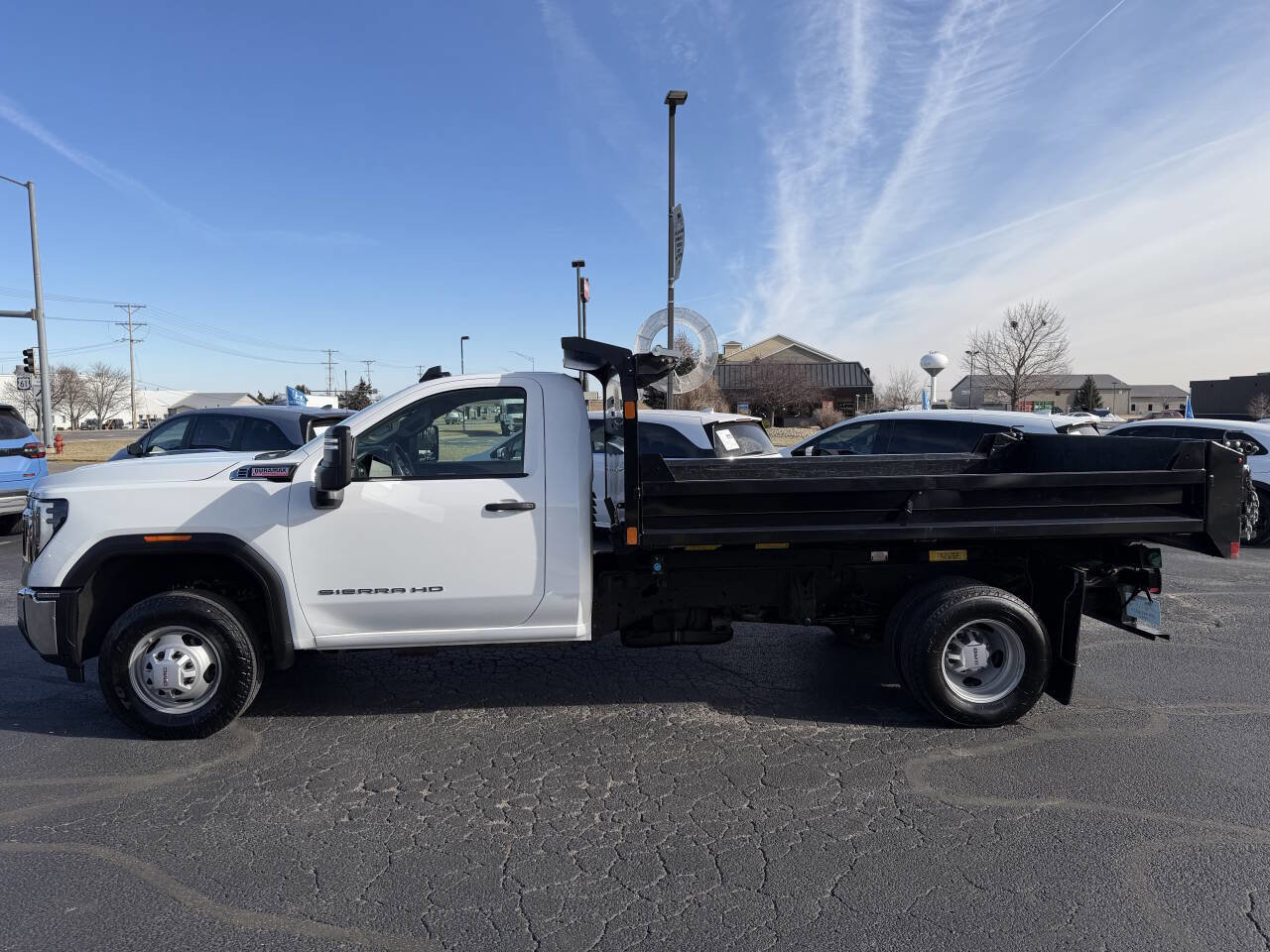 Used 2024 GMC Sierra 3500 Pro w/ Convenience Package image 8