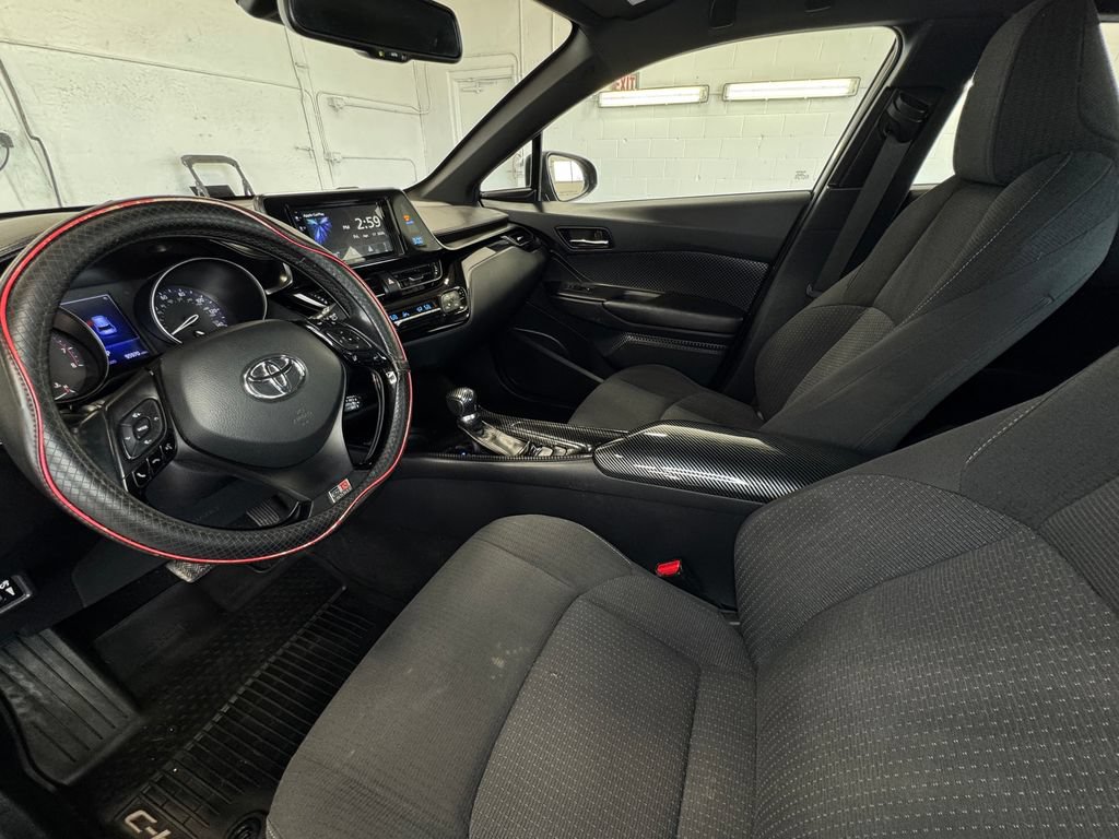 Used 2018 Toyota C-HR XLE FWD image 14