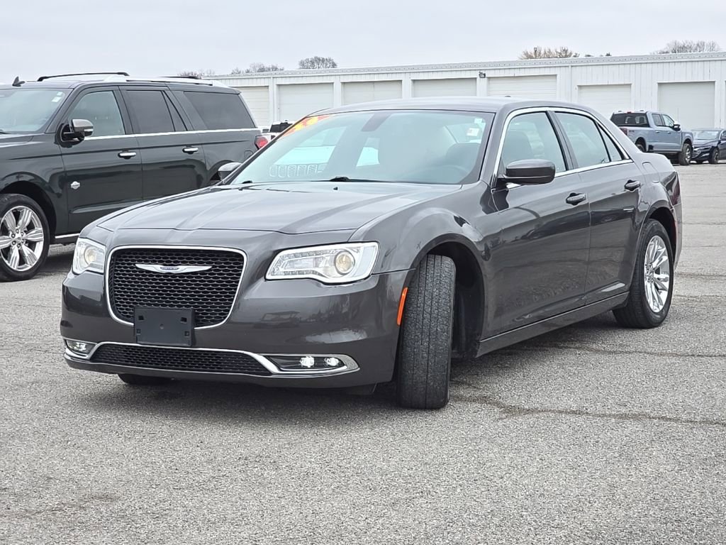 Certified 2018 Chrysler 300 Touring w/ Driver Convenience Group image 3