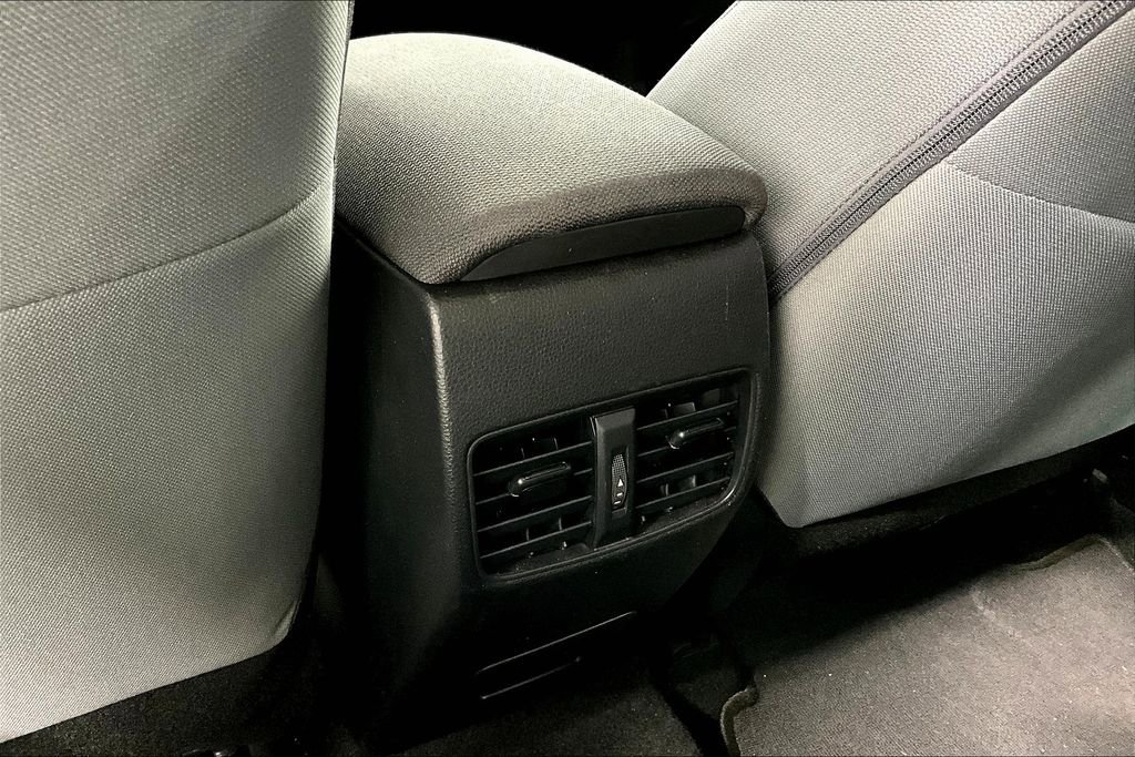 Used 2023 Toyota Corolla Cross SE image 30