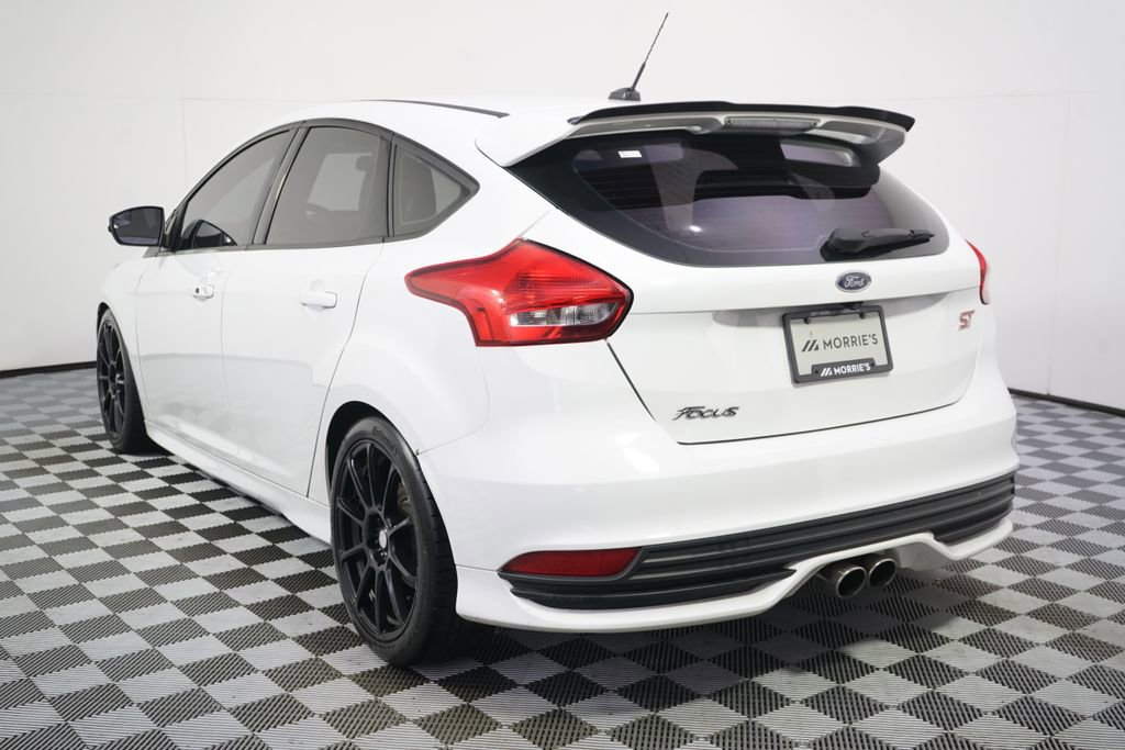 Used 2018 Ford Focus ST w/ Equipment Group 401A FWD image 4