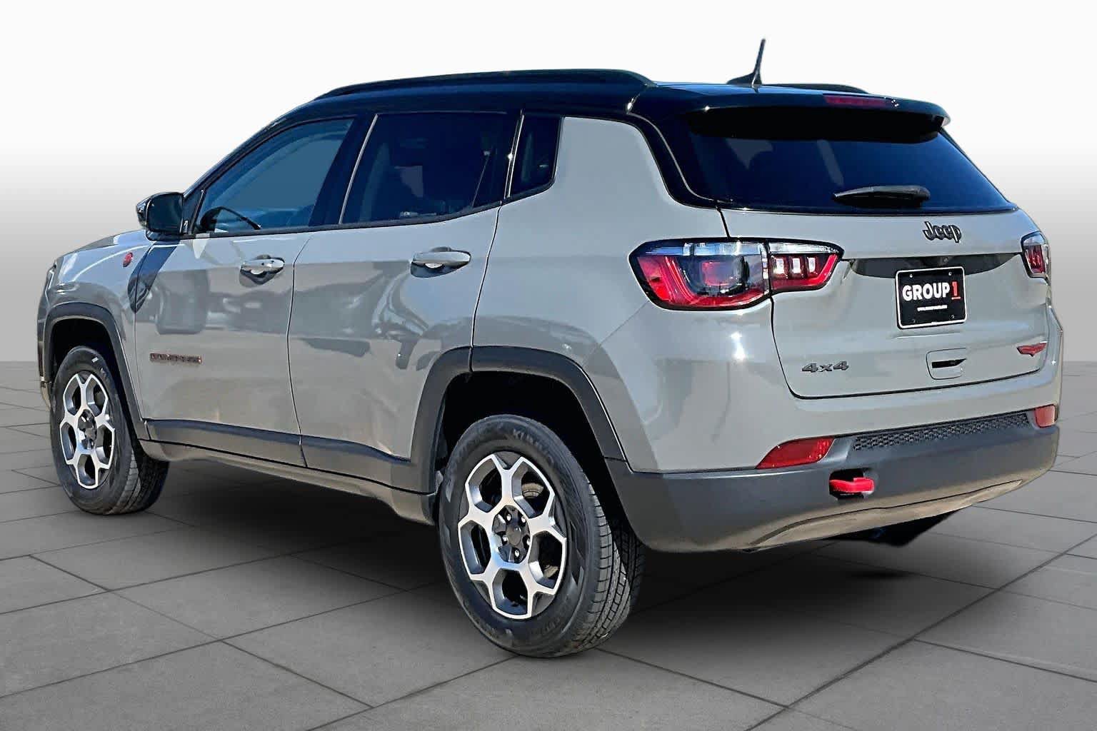 Used 2022 Jeep Compass Trailhawk w/ Trailhawk Convenience Group AWD/4WD image 13