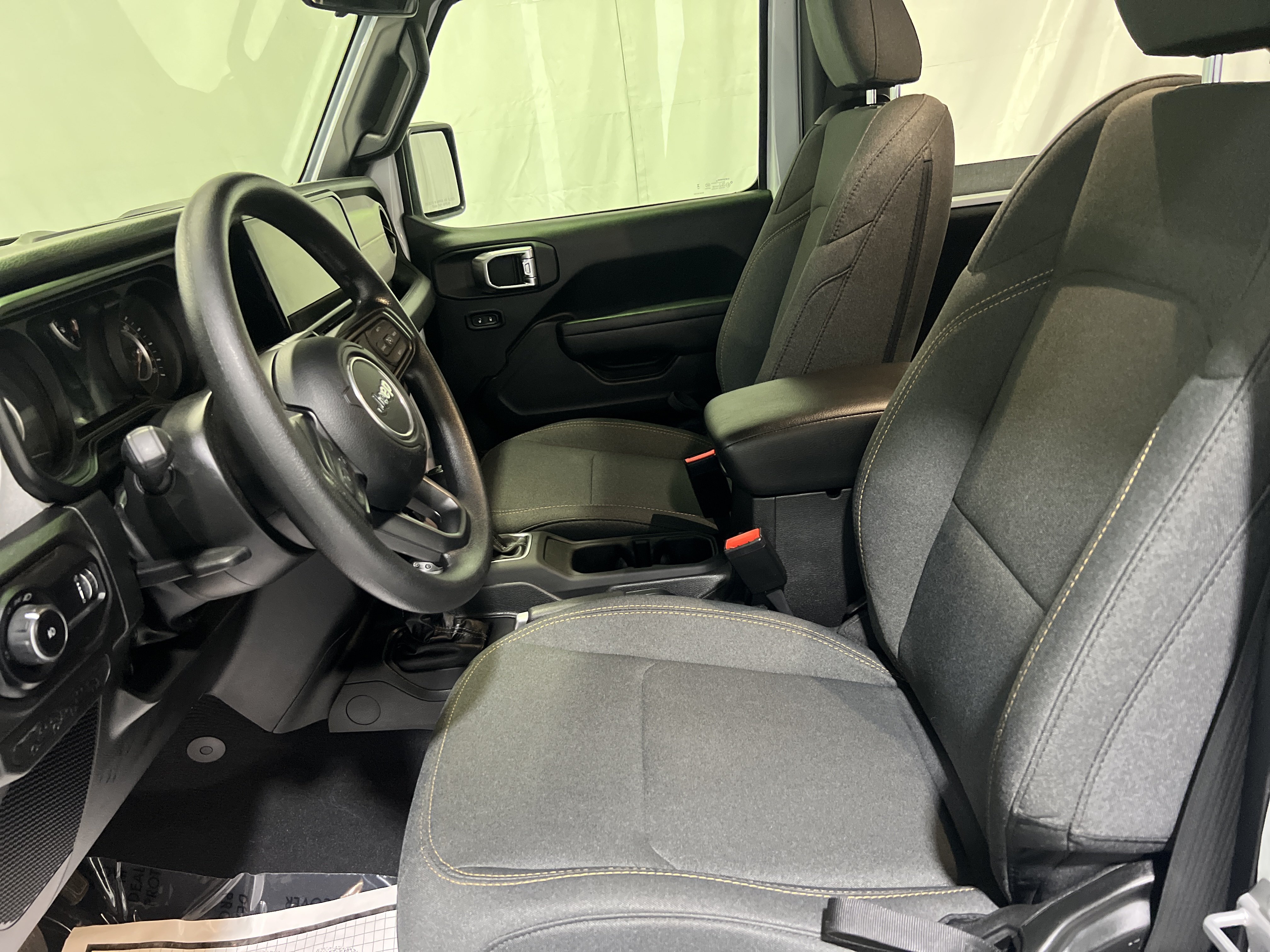 Used 2025 Jeep Wrangler Sport AWD/4WD image 17
