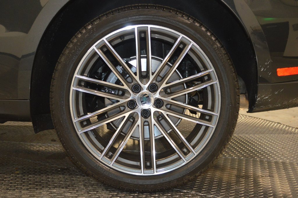 Used 2025 Porsche Macan image 14