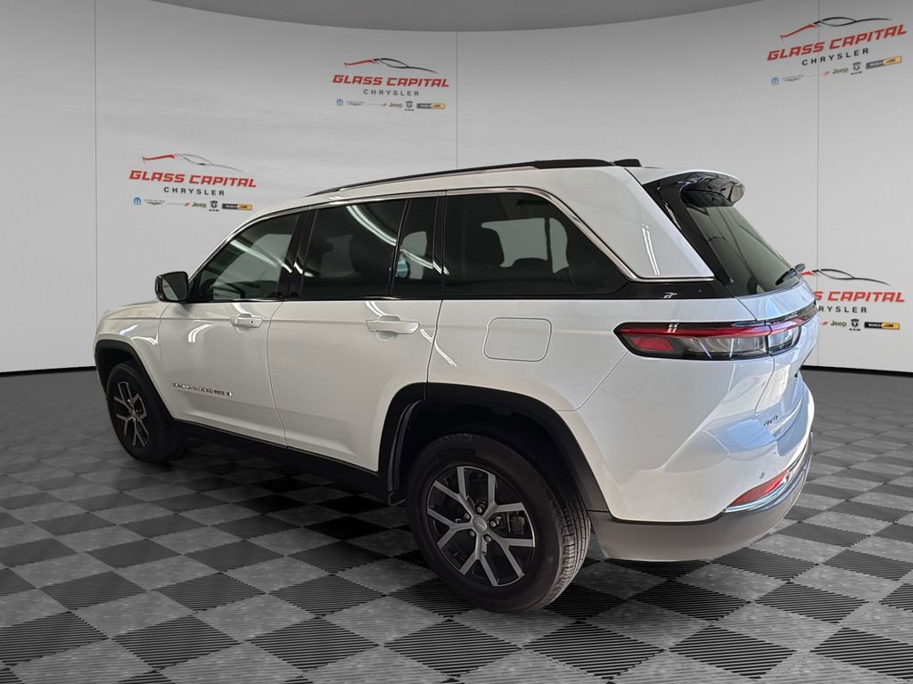 Used 2023 Jeep Grand Cherokee Limited image 5