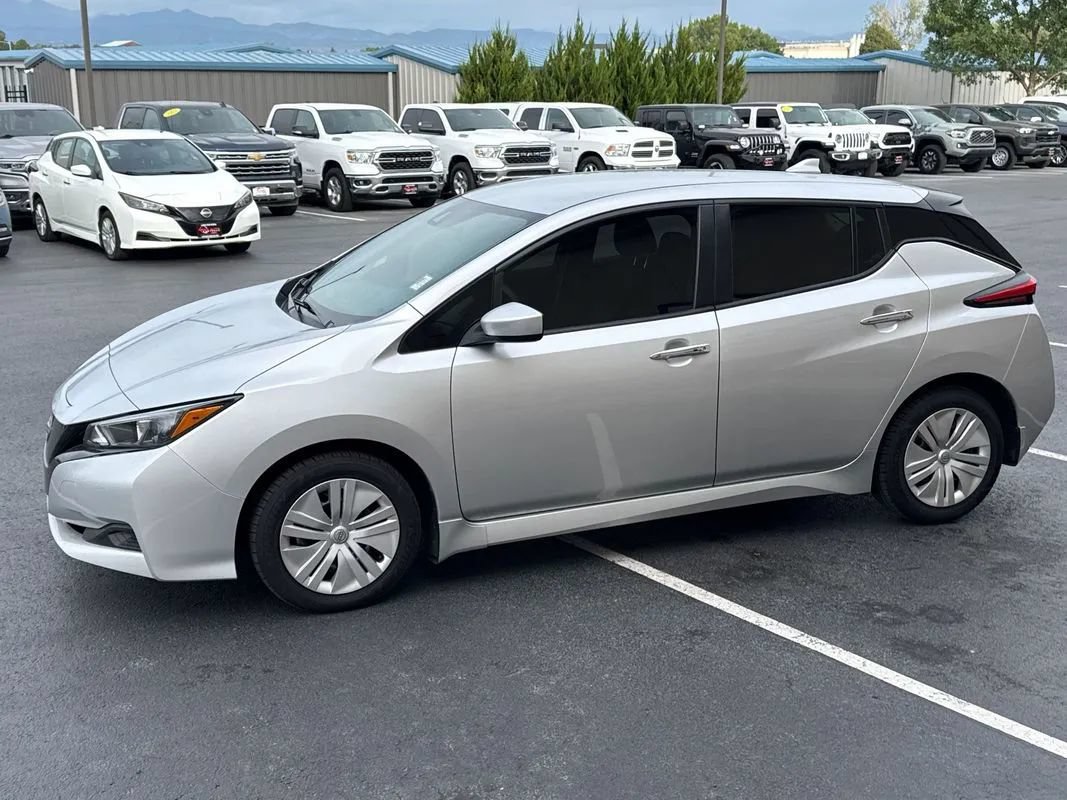 Used 2025 Nissan Leaf S FWD image 11