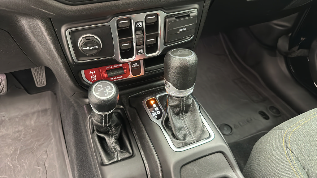 Used 2024 Jeep Wrangler Unlimited AWD/4WD image 21