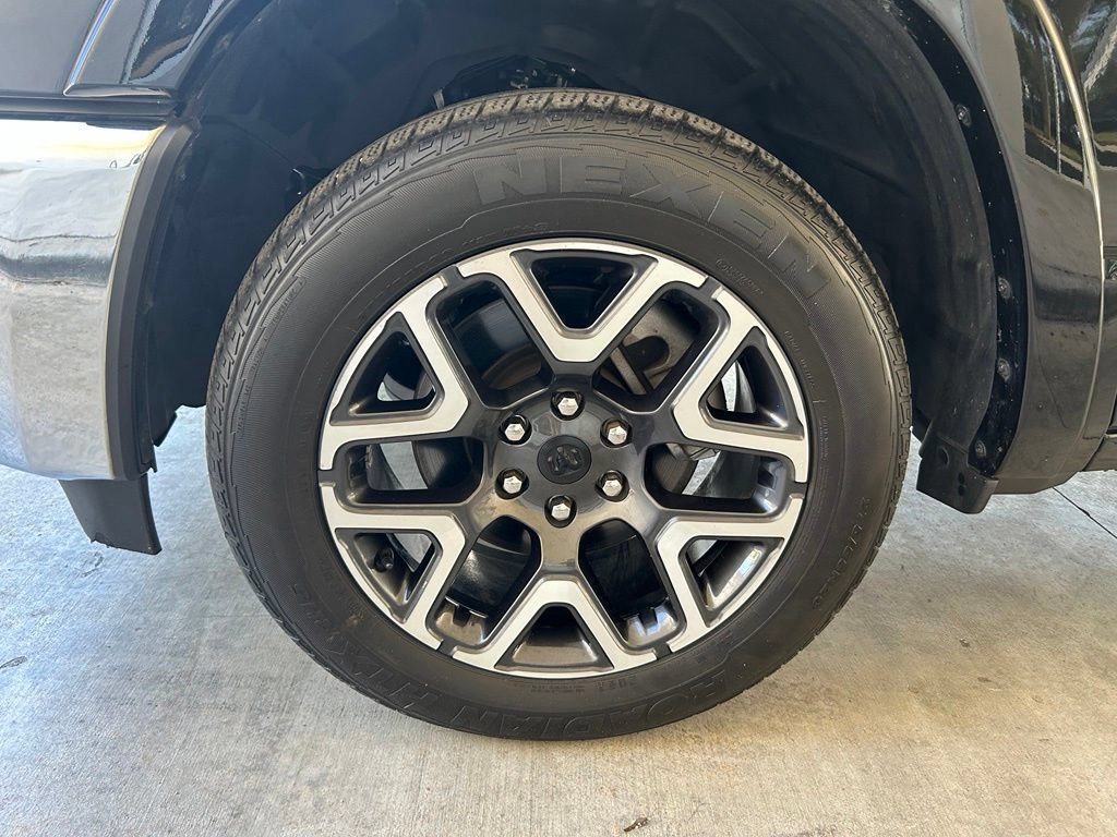 Used 2025 RAM 1500 Laramie AWD/4WD image 15