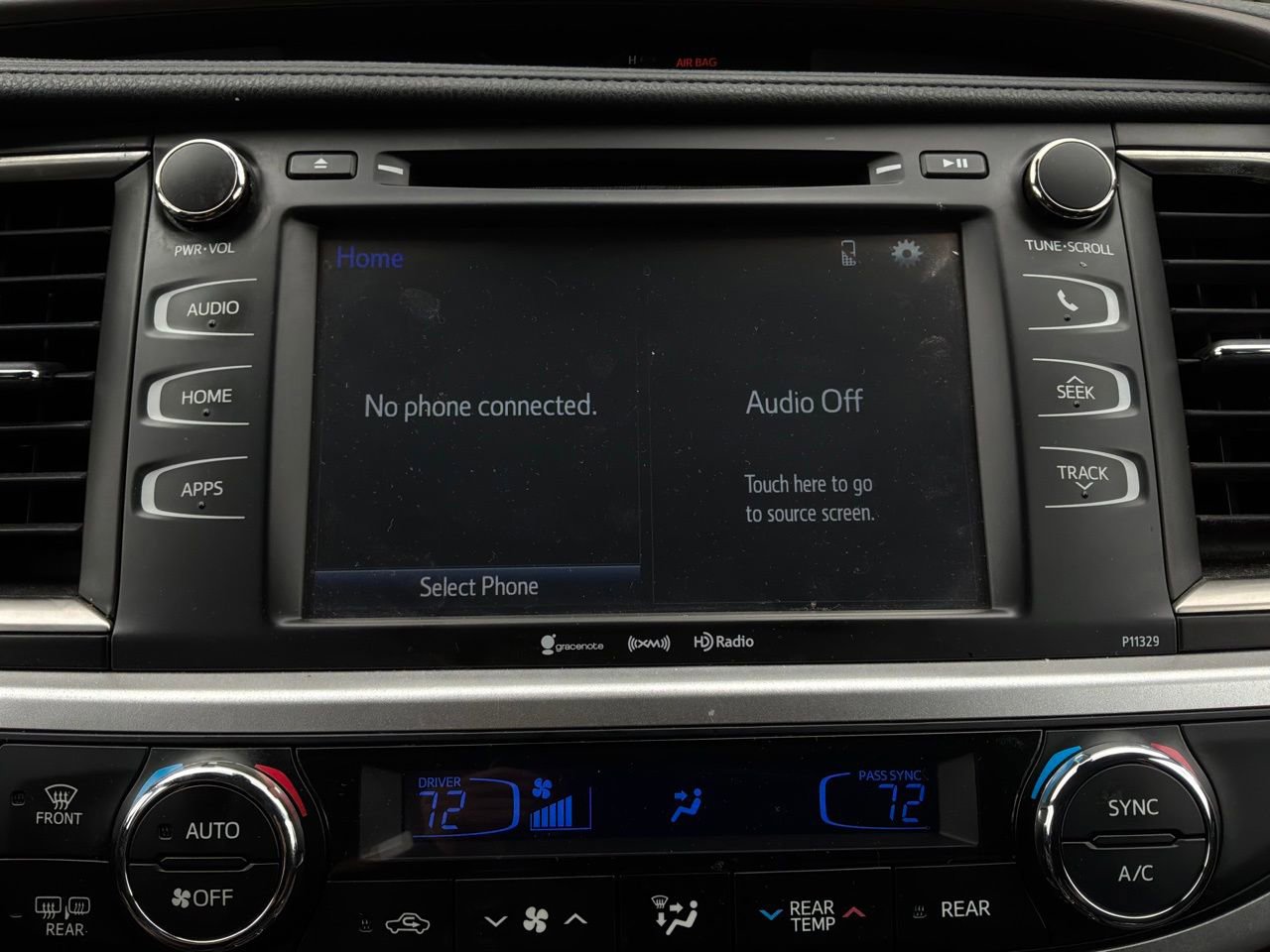 Used 2017 Toyota Highlander Plus FWD image 25
