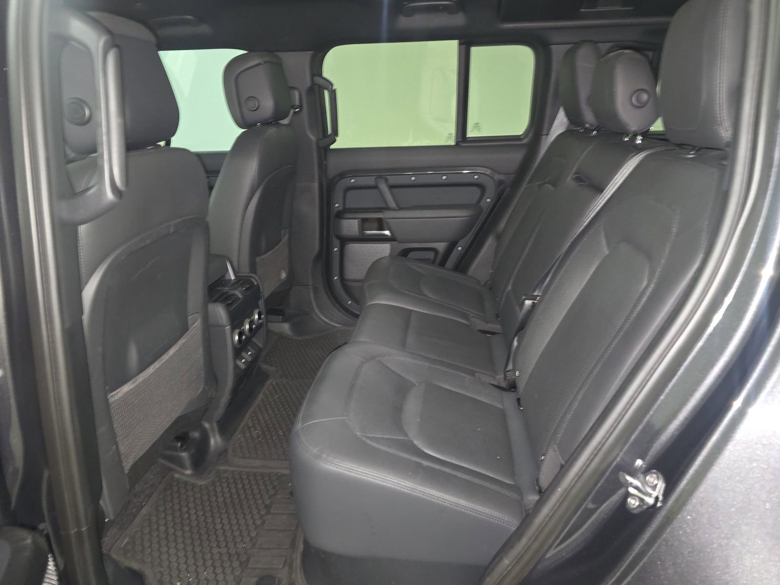 Used 2023 Land Rover Defender 110 V8 AWD/4WD image 13