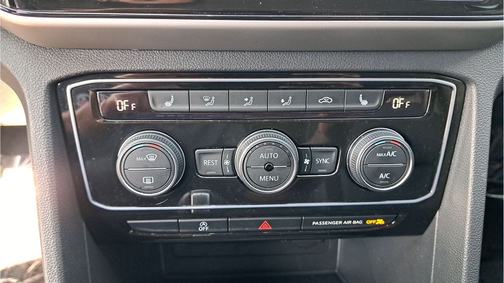 Used 2023 Volkswagen Atlas SE AWD/4WD image 21