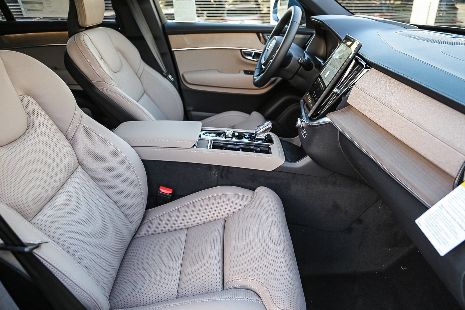 New 2026 Volvo XC90 T8 Ultra w/ Protection Package Premier AWD/4WD image 16
