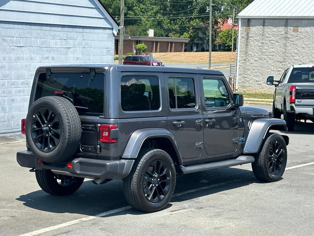 Used 2025 Jeep Wrangler Unlimited Sahara AWD/4WD image 9