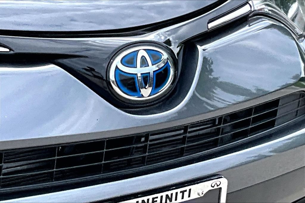 Used 2018 Toyota RAV4 XLE AWD/4WD image 11