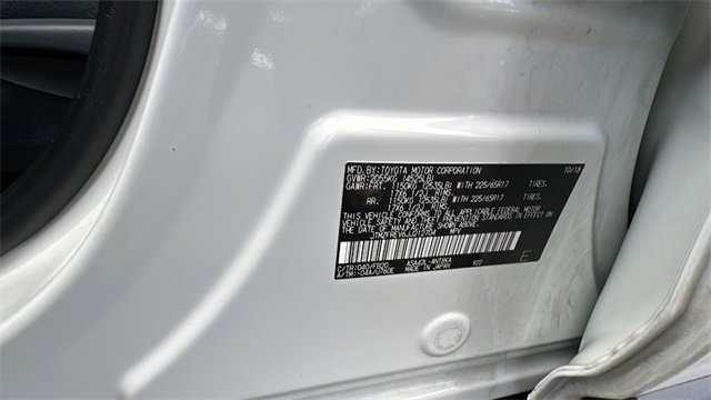 Used 2018 Toyota RAV4 LE image 37