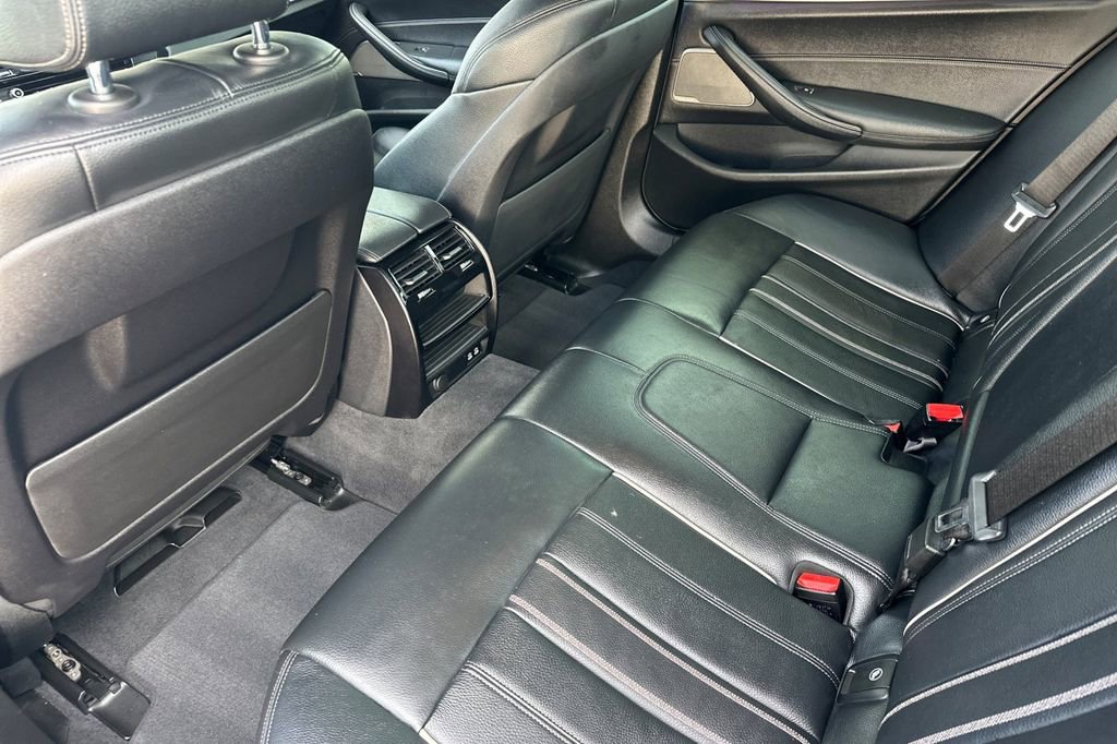 Used 2022 BMW 540i xDrive w/ M Sport Package AWD/4WD image 12