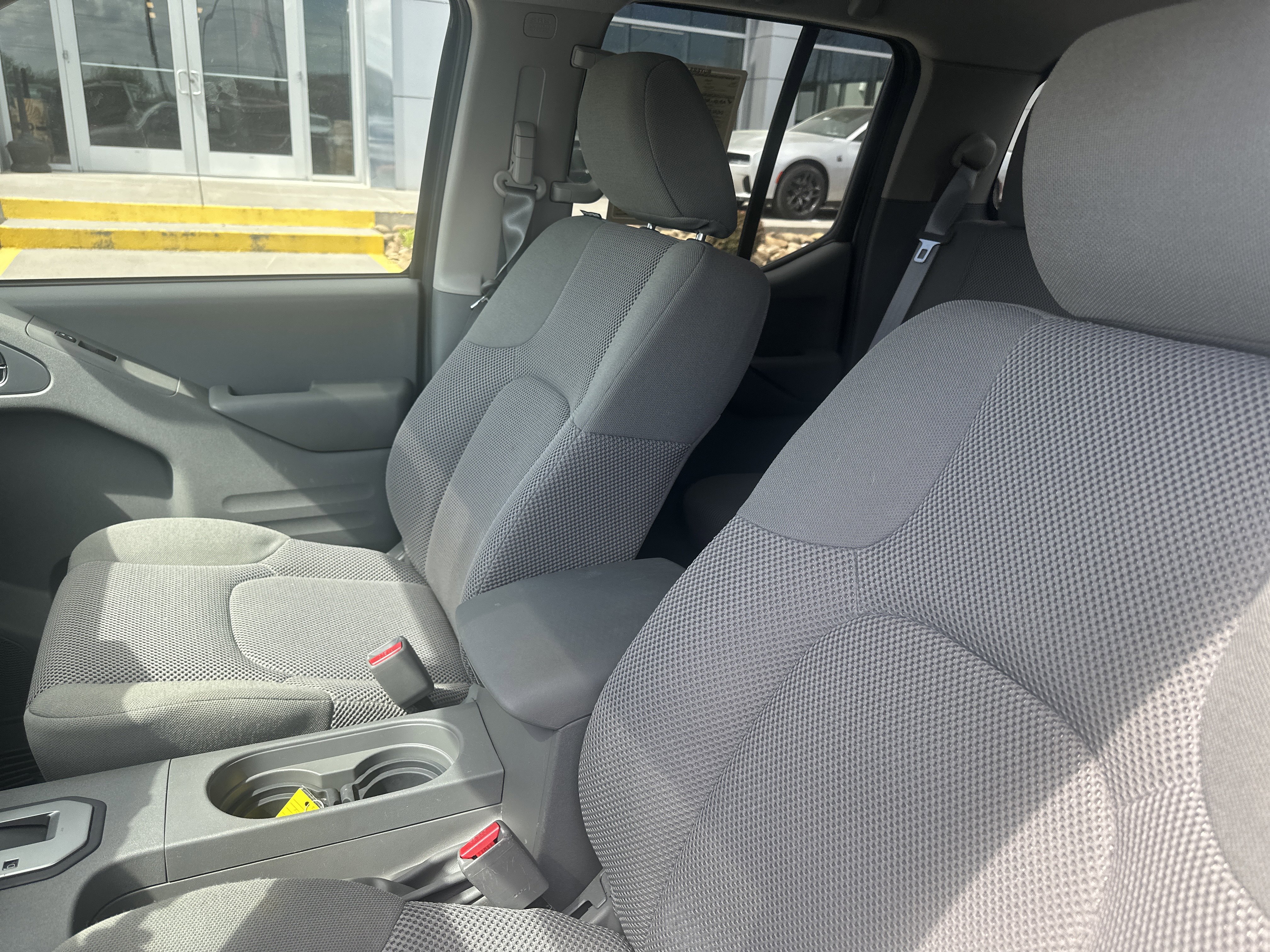 Used 2021 Nissan Frontier SV w/ Midnight Edition Floor Mats AWD/4WD image 18