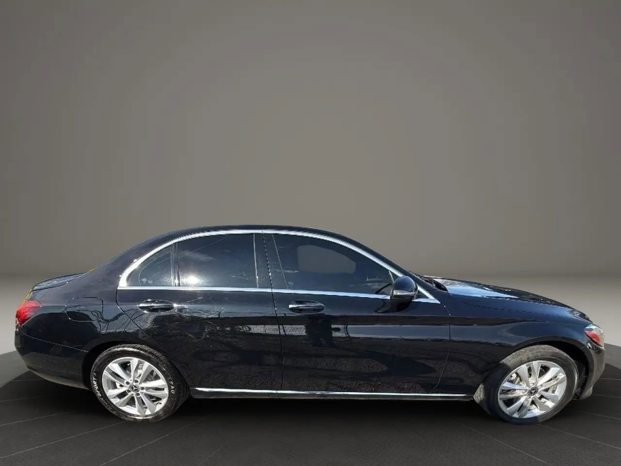 Used 2019 Mercedes-Benz C 300 4MATIC Sedan image 4