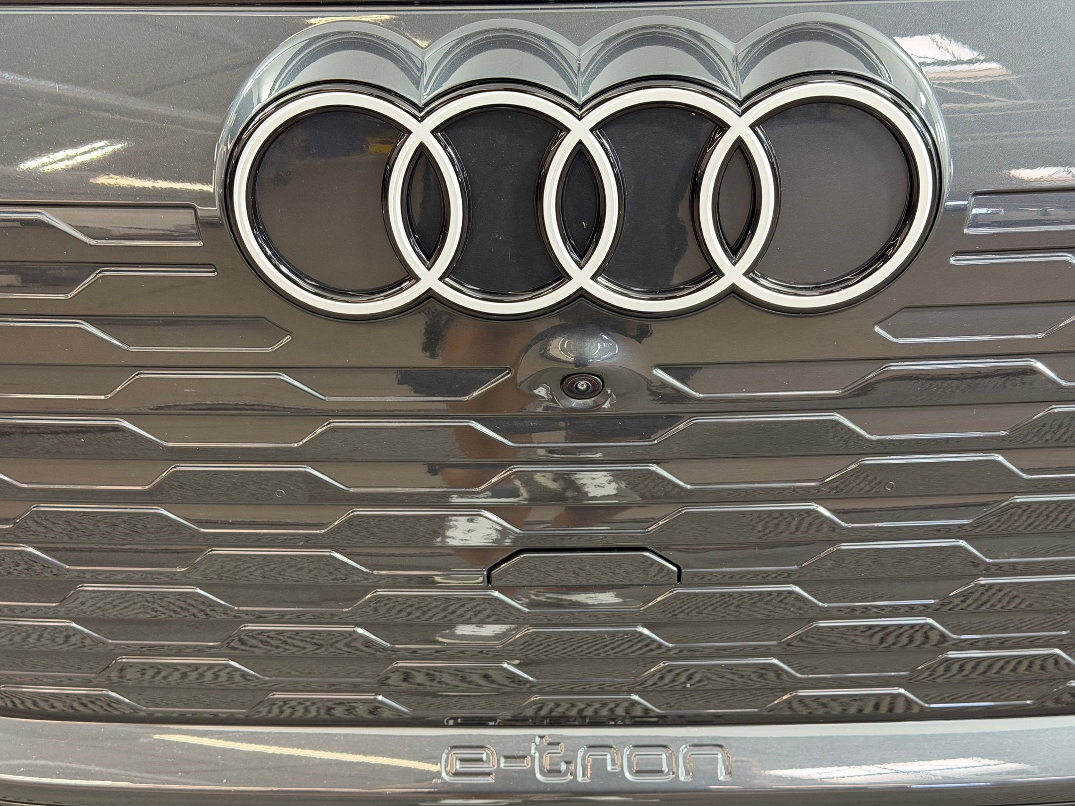 Used 2025 Audi Q6 e-tron Premium w/ Convenience Package RWD image 20