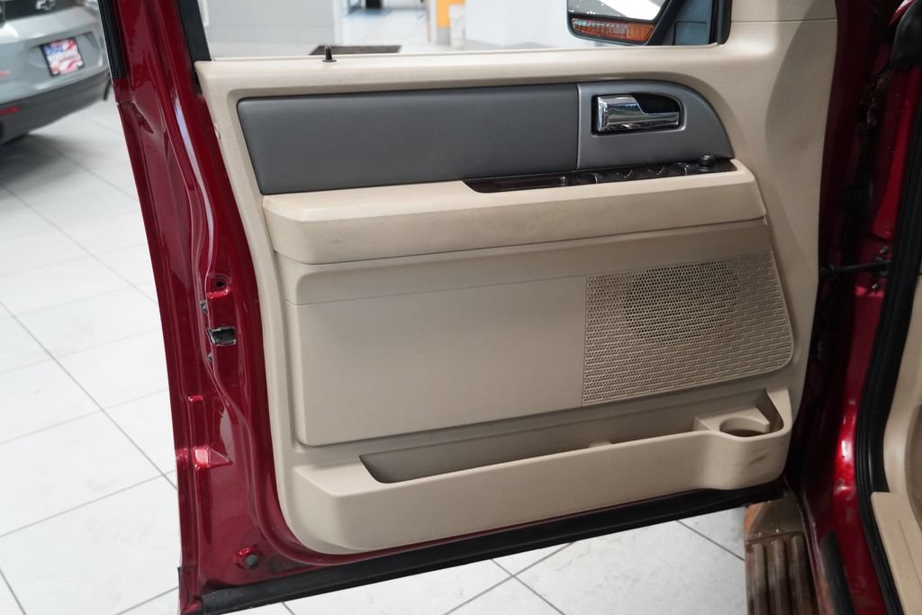 Used 2014 Ford Expedition XLT w/ Equipment Group 202A AWD/4WD image 5
