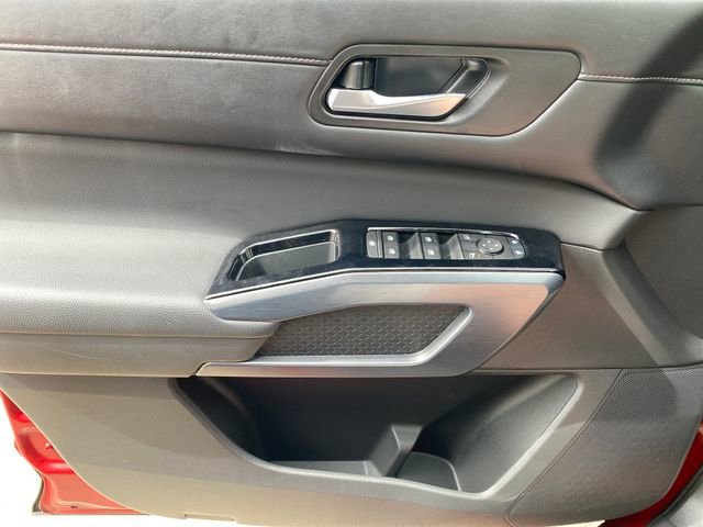 Certified 2025 Nissan Pathfinder SL AWD/4WD image 14